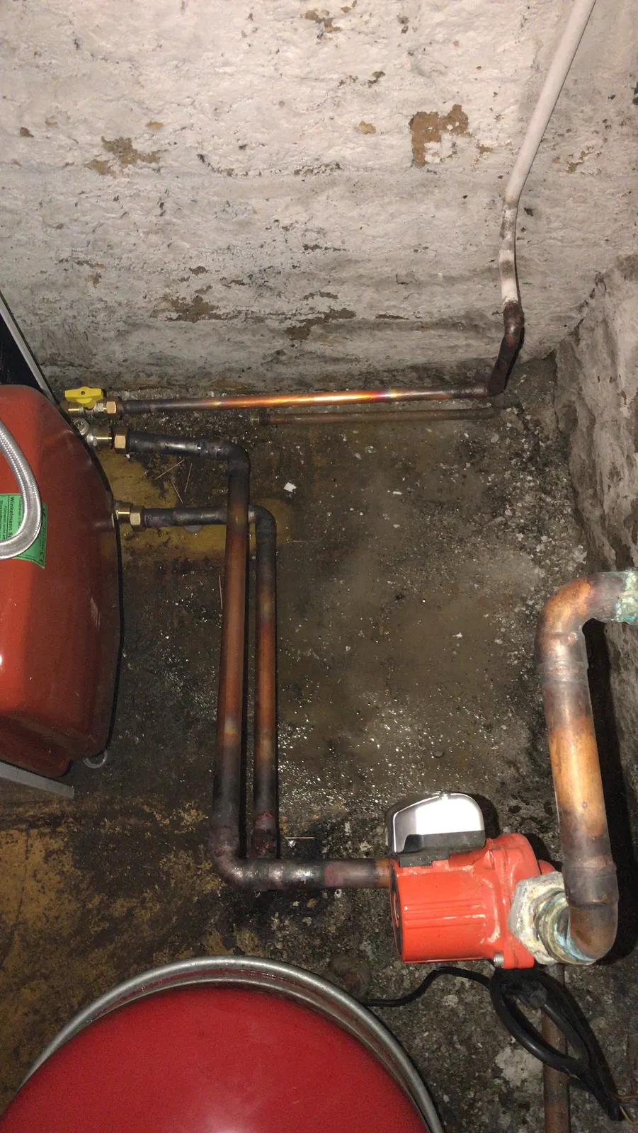 Réfection de tuyauterie cuivre avec circulateur en sous-sol