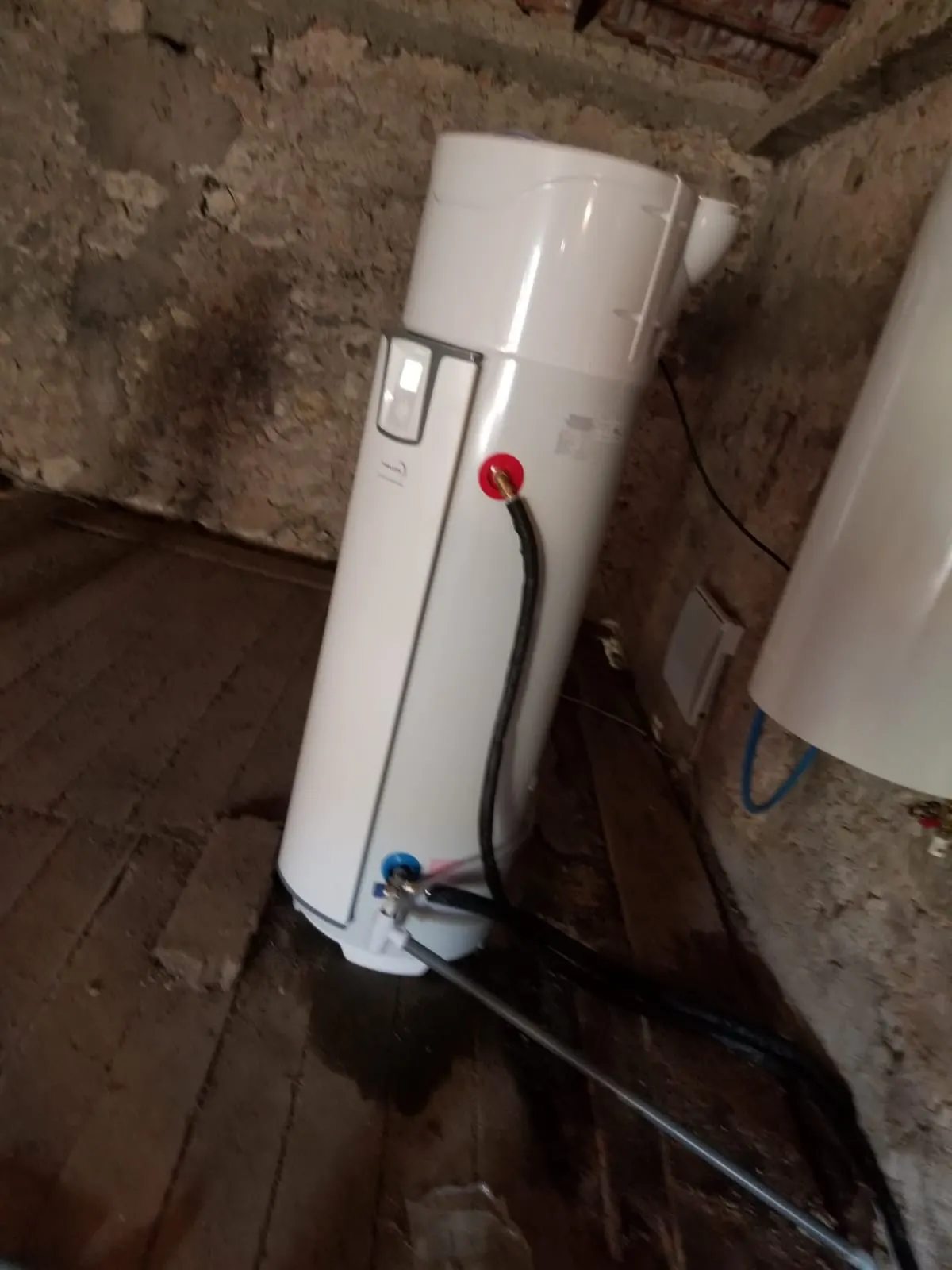 Chauffe-eau thermodynamique installé dans les combles