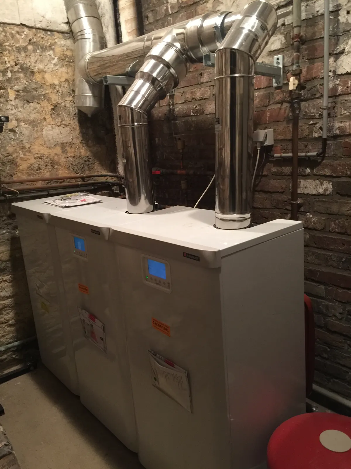 Chaudières au sol avec conduits de fumée en inox