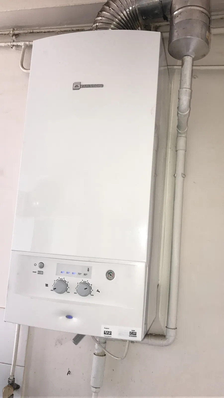 Chaudière murale gaz avec conduit d'évacuation des fumées
