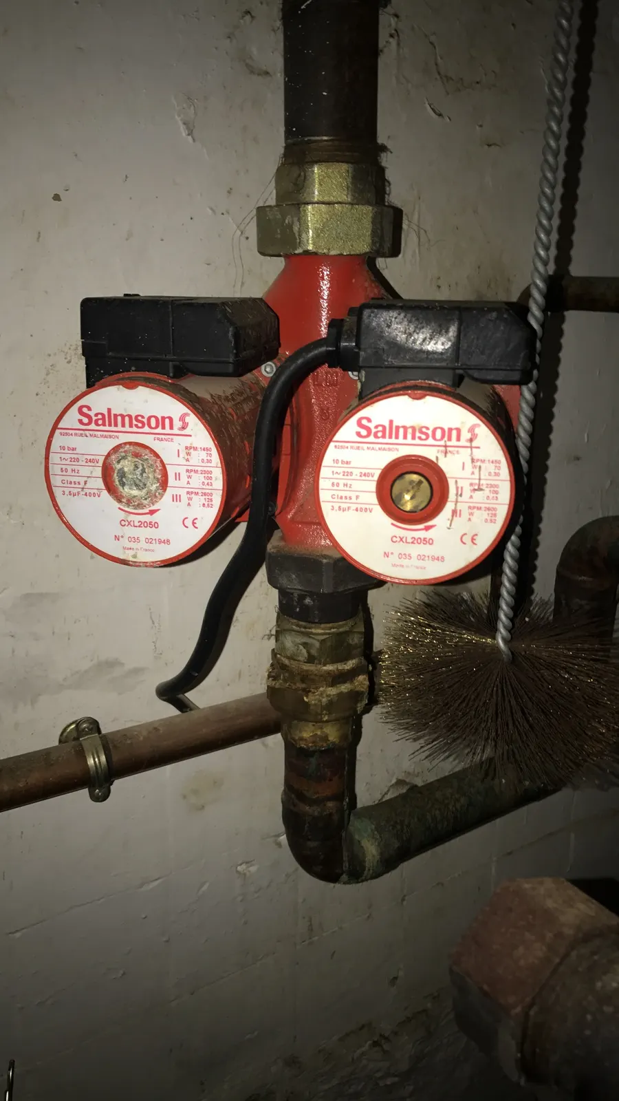 Circulateurs de chauffage sur une installation ancienne en chaufferie