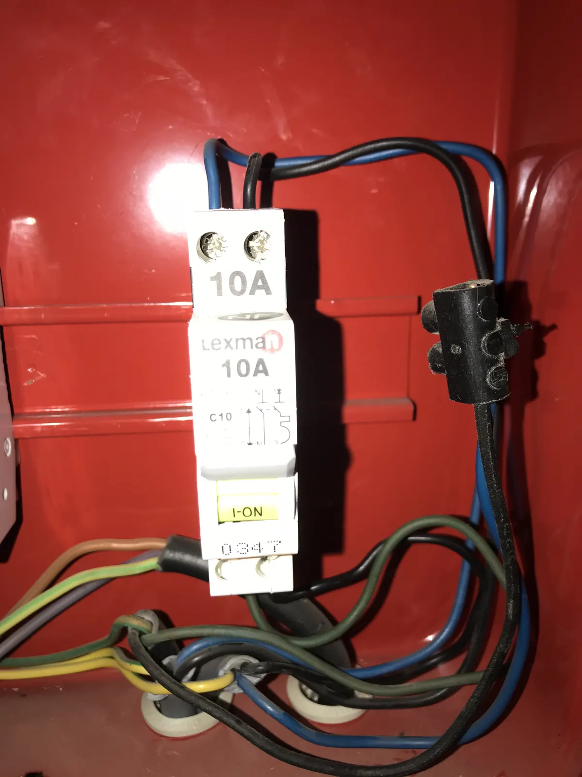 Disjoncteur dédié au raccordement électrique d'un équipement de chauffage