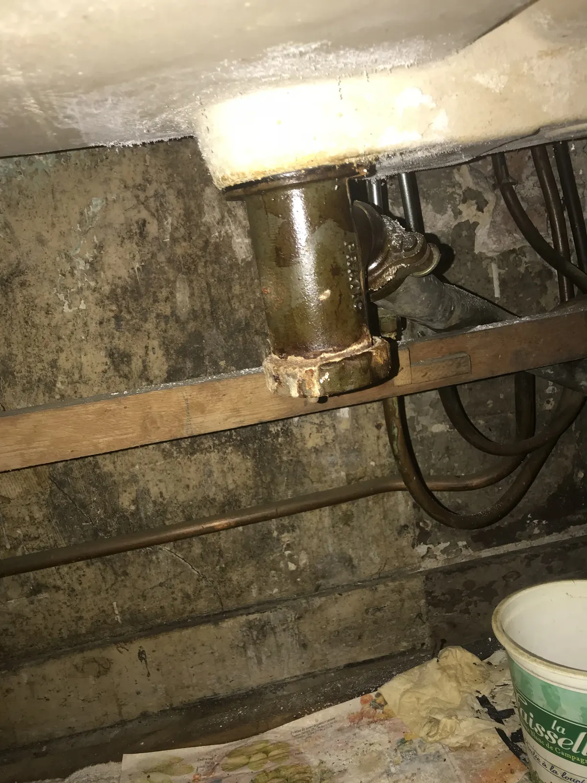 Canalisation corrodée diagnostiquée lors d'un dépannage à domicile